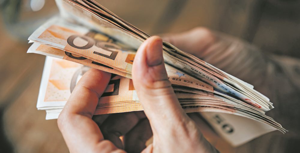 Shume para jashte bankave, ne Prill qarkulluan 368.3 mld leke cash